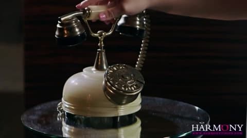 Deux gouines font une DP à Tiffany Doll
