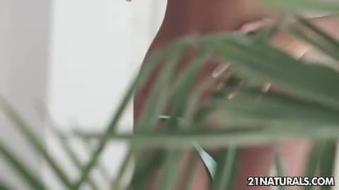 Elle finira par baiser son voisin !