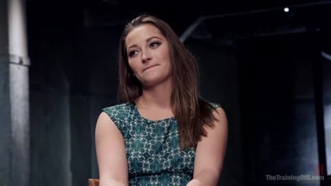 Dani Daniels se fait démonter en larmes par ce BDSM sauvage !