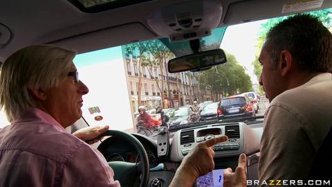 Deux françaises ont trouvée une grosse bite