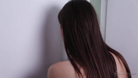 Dillion Harper est surprise à se Masturber et à Éjaculer