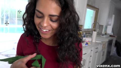 Jeune Beurette fait une vidéo Fellation en POV