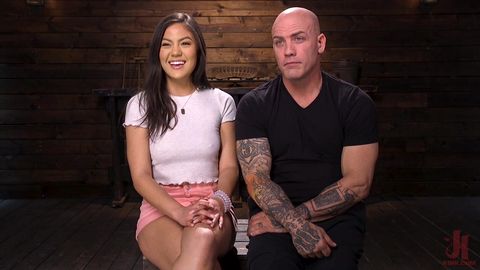 Sexe hardcore et brutale pour la chaudasse asiatique