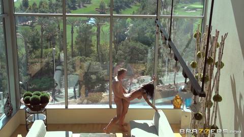 Keiran Lee défonce l&rsquo;une des MILF les plus excitantes