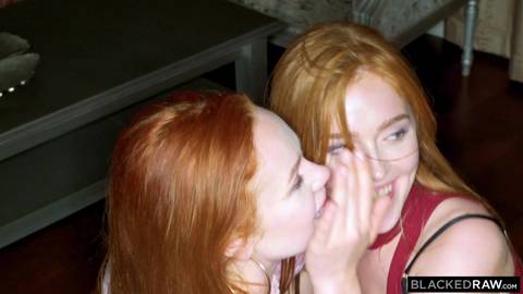 Ashley et Scarlit baisent hardcore avec leur amant BBC