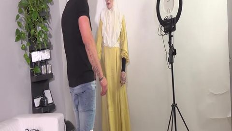 Arabe timide finit par baiser pour un boulot