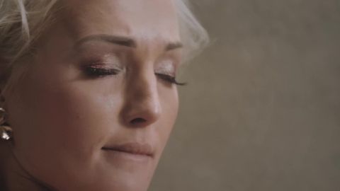 Charlie Red et Lovita Fate s’embrassent dans leur sexe lesbien chaud !