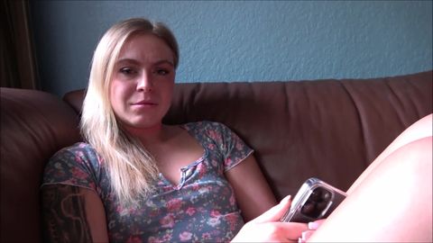 Krissy Knight partage la bite de son petit ami avec Brianna Beach en POV !