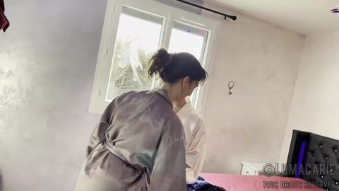 Elle sait que rien ne vaut une grosse bite bien enfoncée dans sa chatte trempée