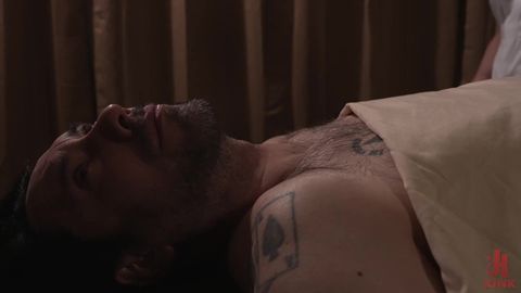 Melissa infirmière baise en cowgirl son patient malade Tommy Pistol